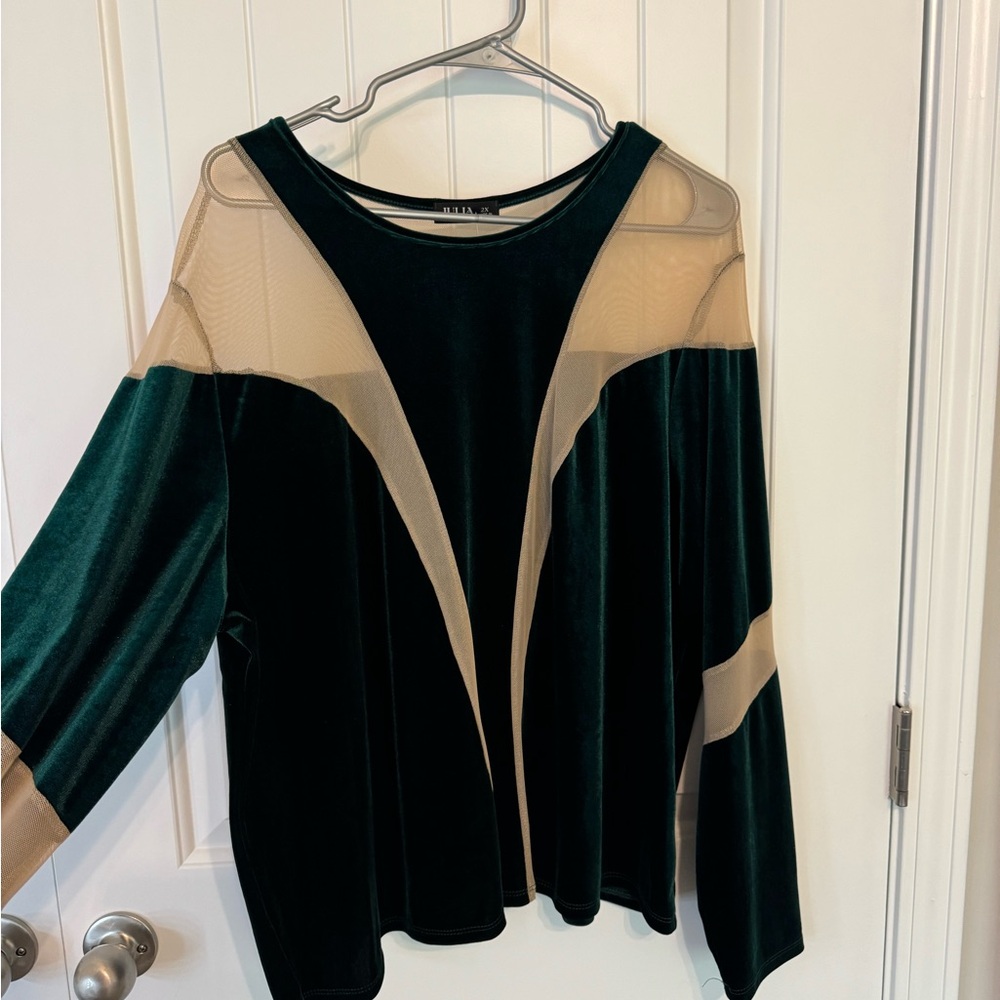 Plus size long sleeved shirt